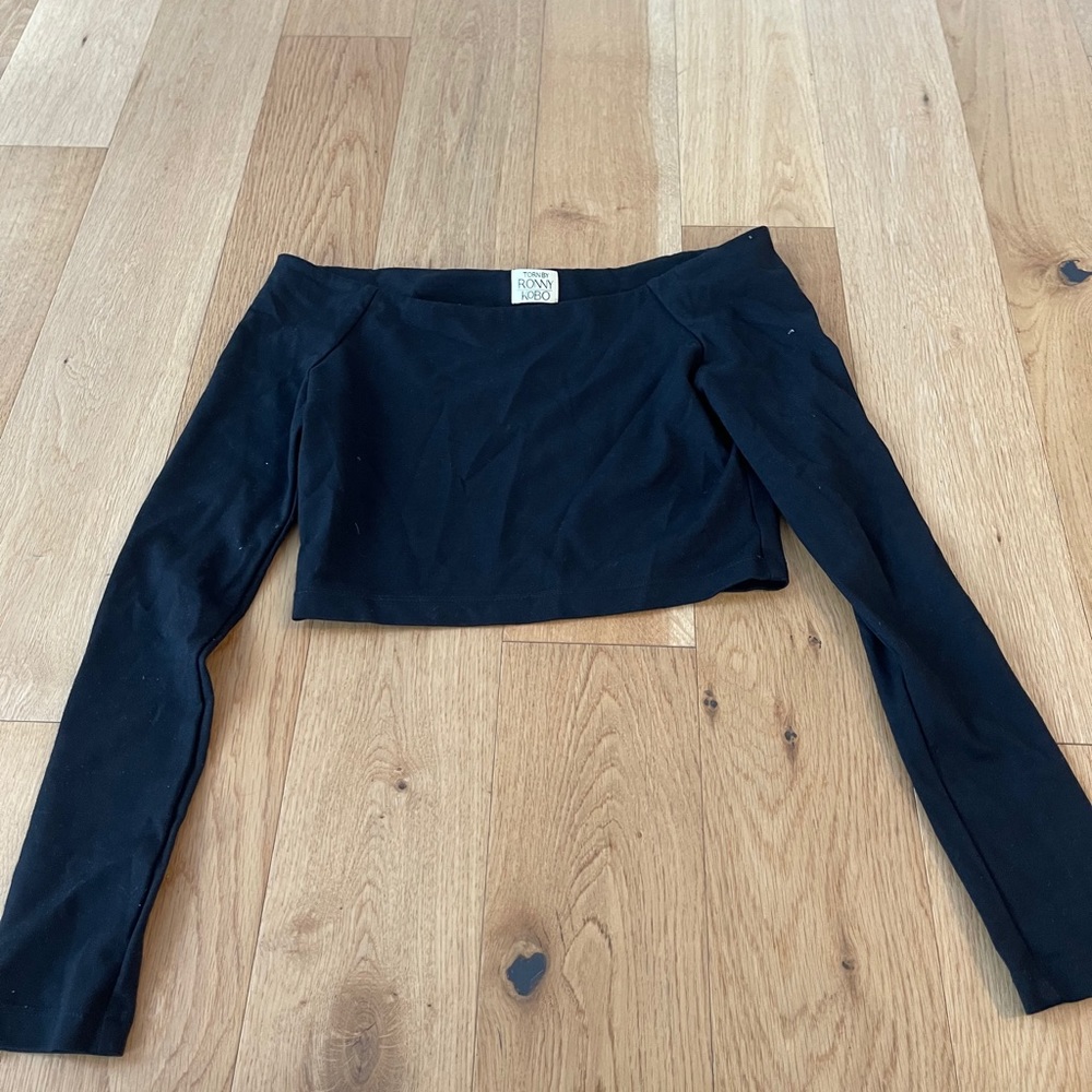 BLACK OFF SHOULDER CROP - Picture 2 of 2